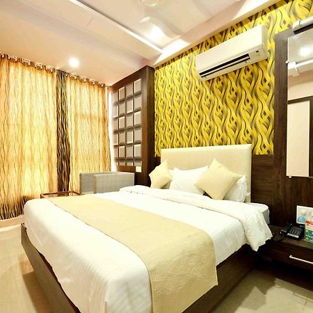Oyo 2403 Hotel Aamantran Avenue Ujjain Eksteriør billede