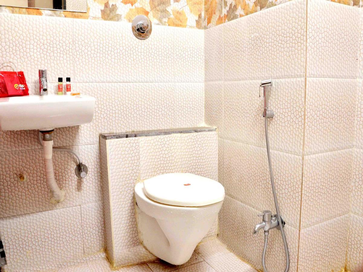 Oyo 2403 Hotel Aamantran Avenue Ujjain Eksteriør billede
