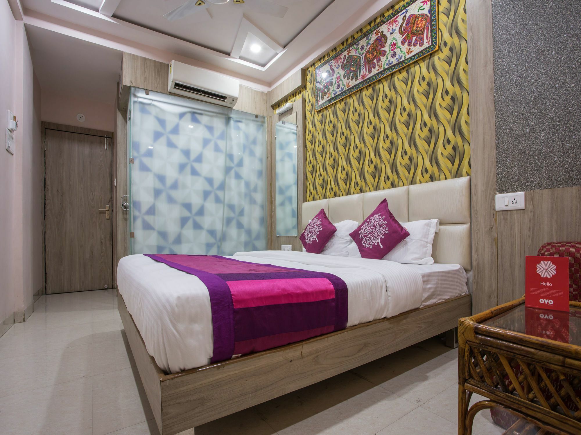 Oyo 2403 Hotel Aamantran Avenue Ujjain Eksteriør billede